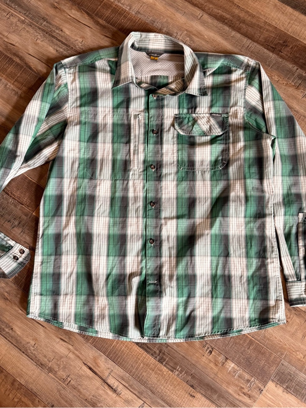 Eddie Bauer Green and White Plaid Button-Down Shirt Sz XL Camping lightweight